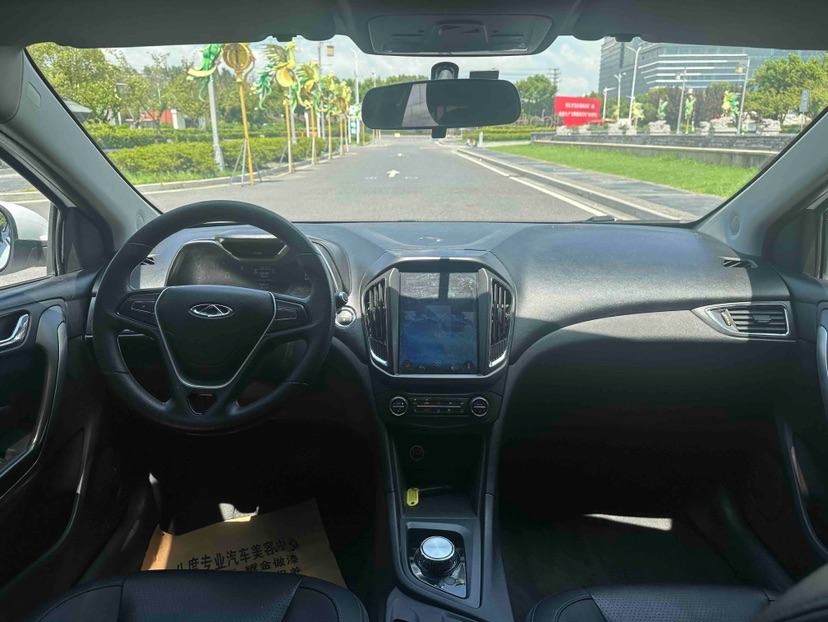 2019 car image #6