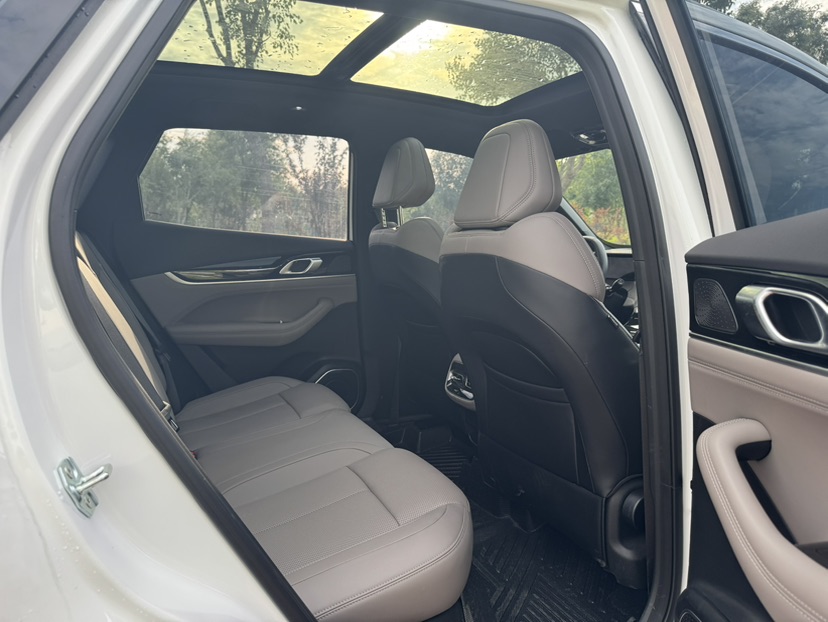 GEELY Boyue L 2025 car image #14