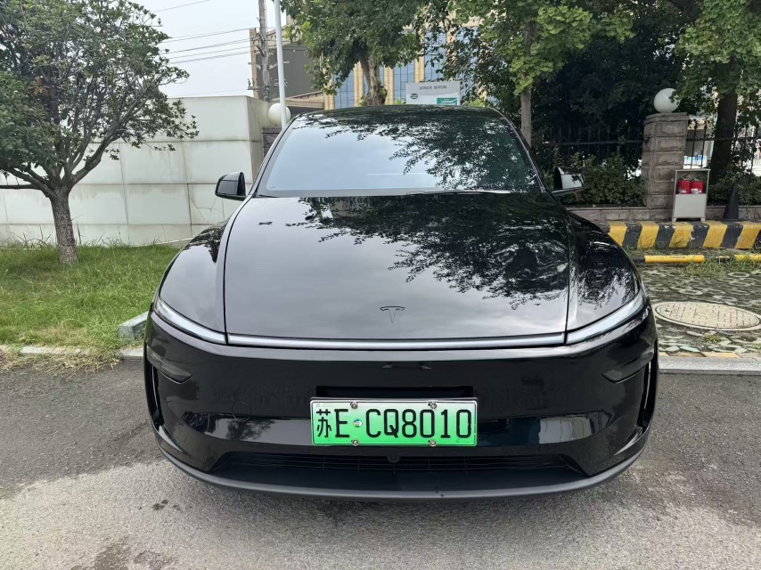 Tesla Model Y 2026 car image #2