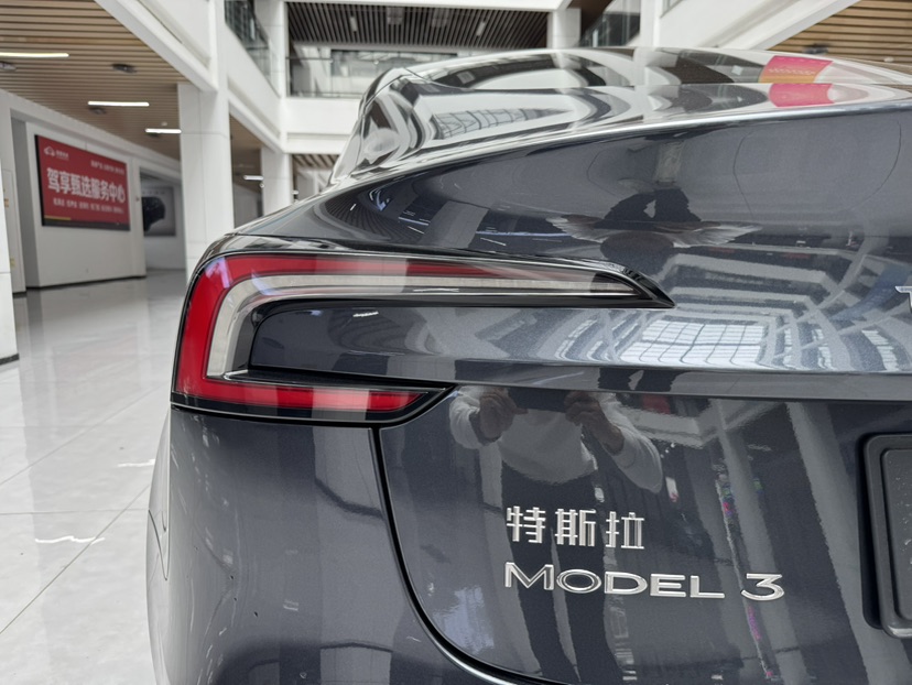 Tesla Model 3 2025 car image #13