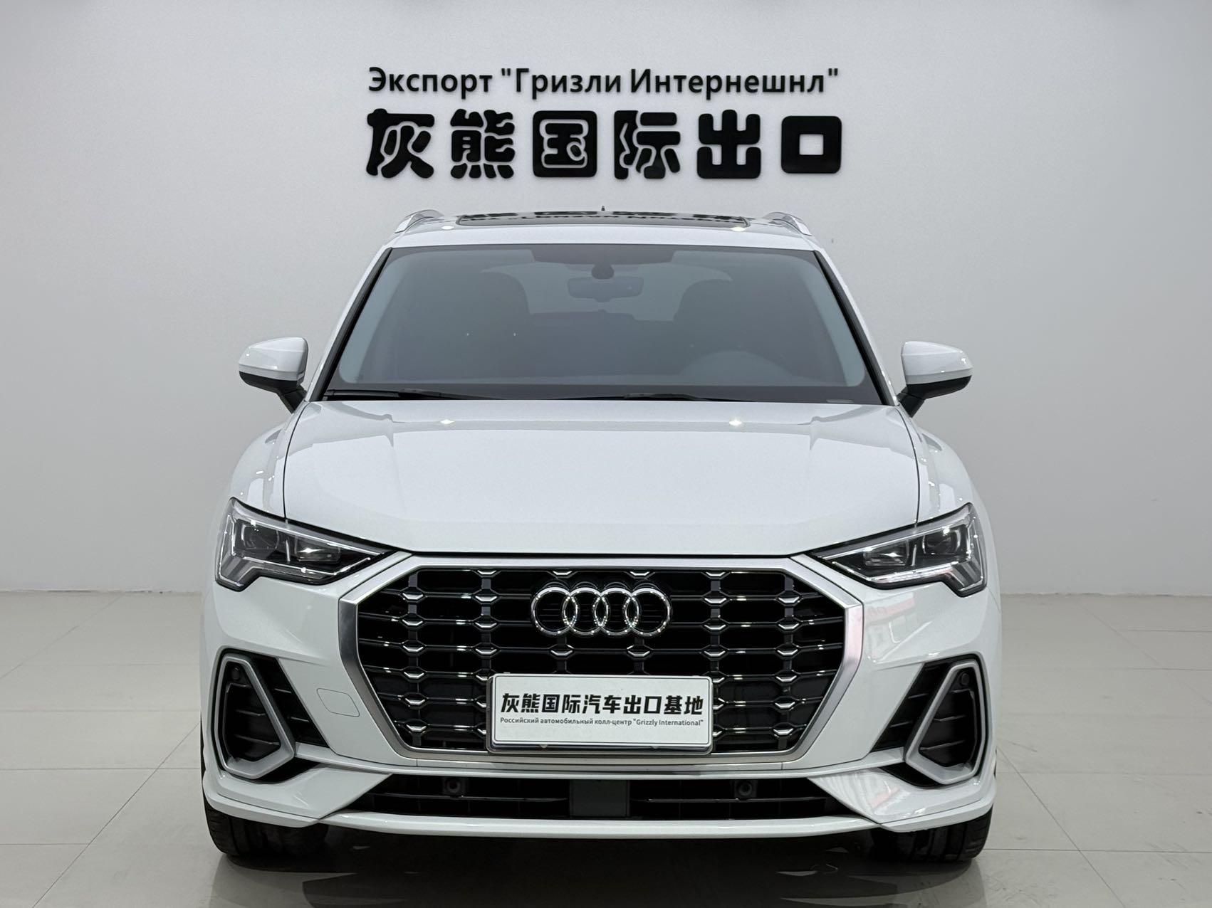 Audi Q3 2022 car image #2