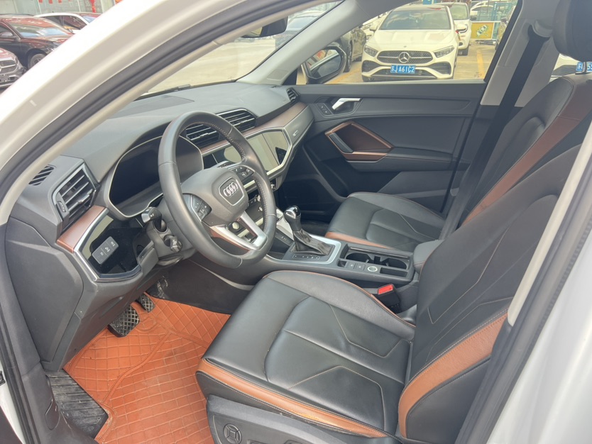 Audi Q3 2020 car image #3