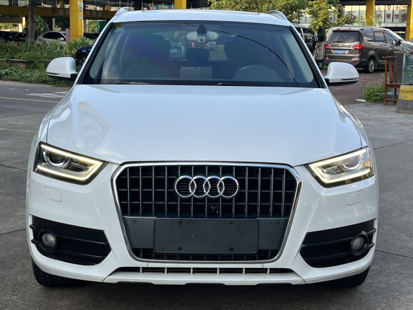 Audi Q3 2016 car image #2