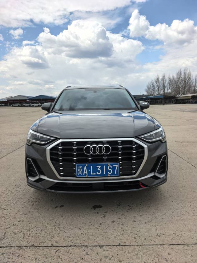 Audi Q3 2022 Audi Q3 2022 immagine di auto