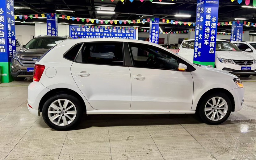 Volkswagen Polo 2015 car image #4