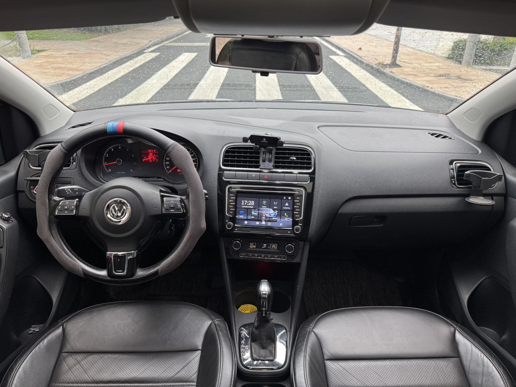 Volkswagen Polo 2011 car image #8