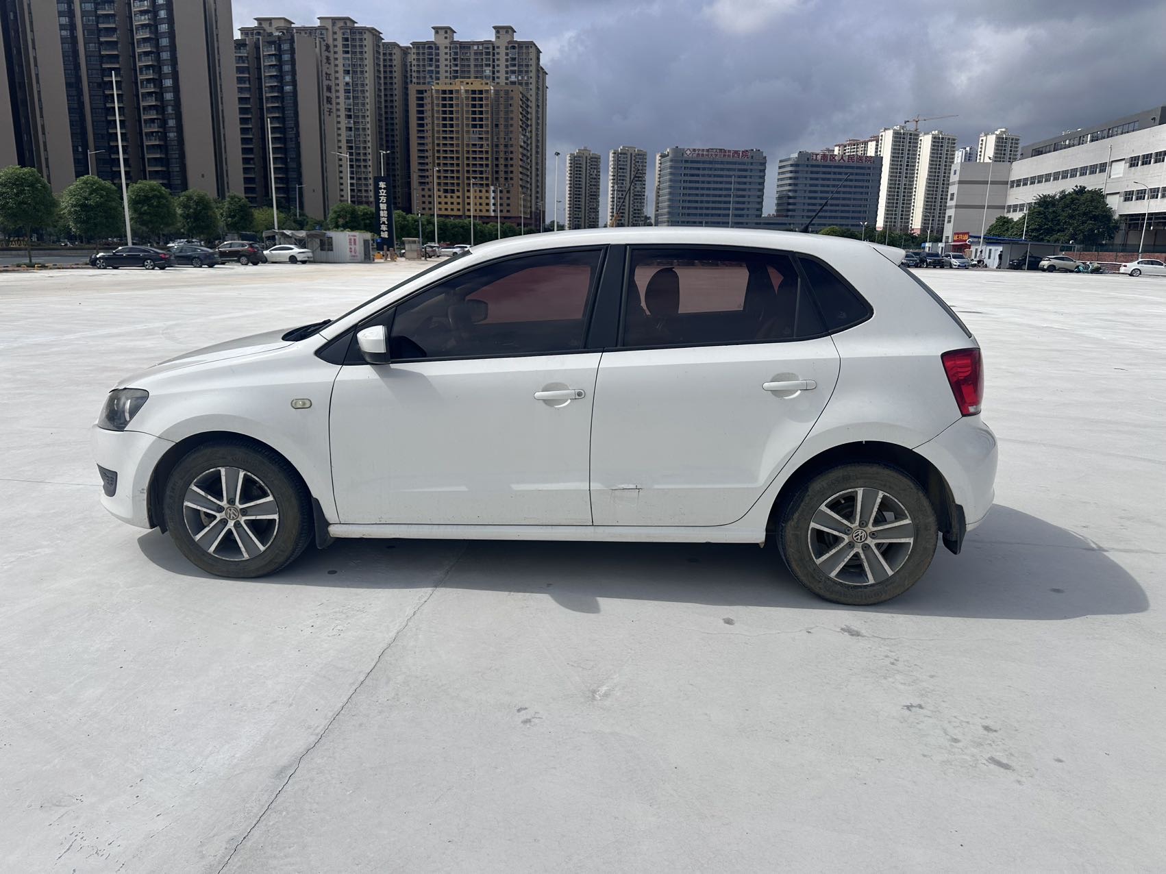 Volkswagen Polo 2014 car image #8