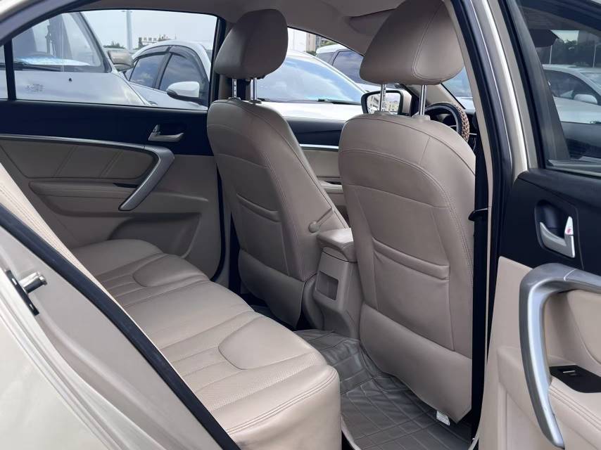 GEELY Emgrand 2017 car image #7