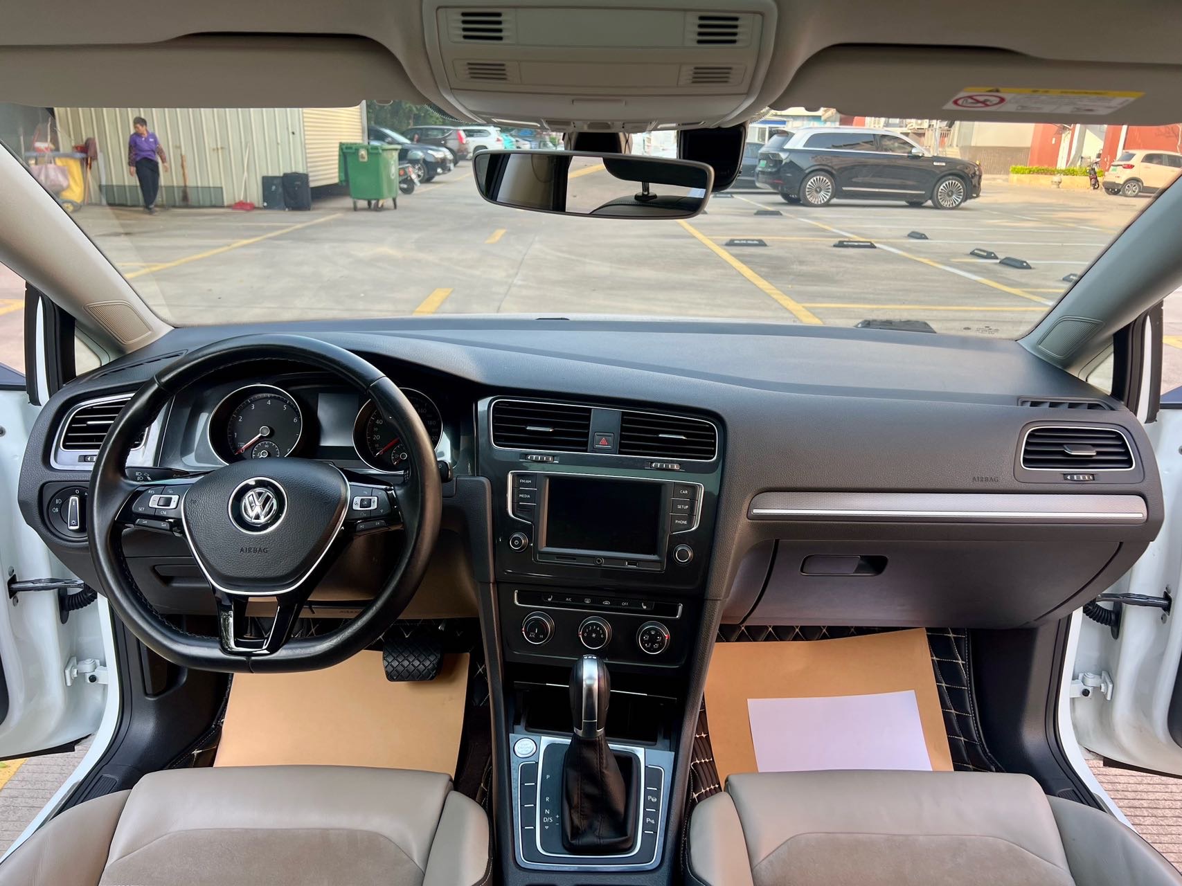 Volkswagen Golf 2017 car image #4