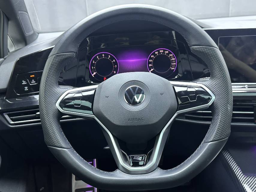 Volkswagen Golf 2021 car image #9