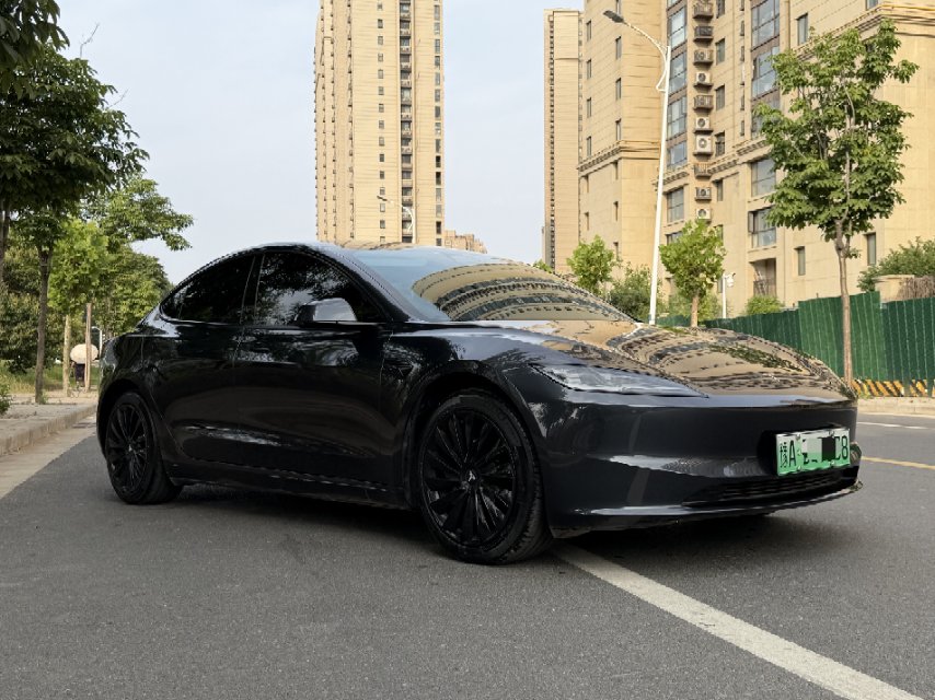Tesla Model 3 2025 car image #3
