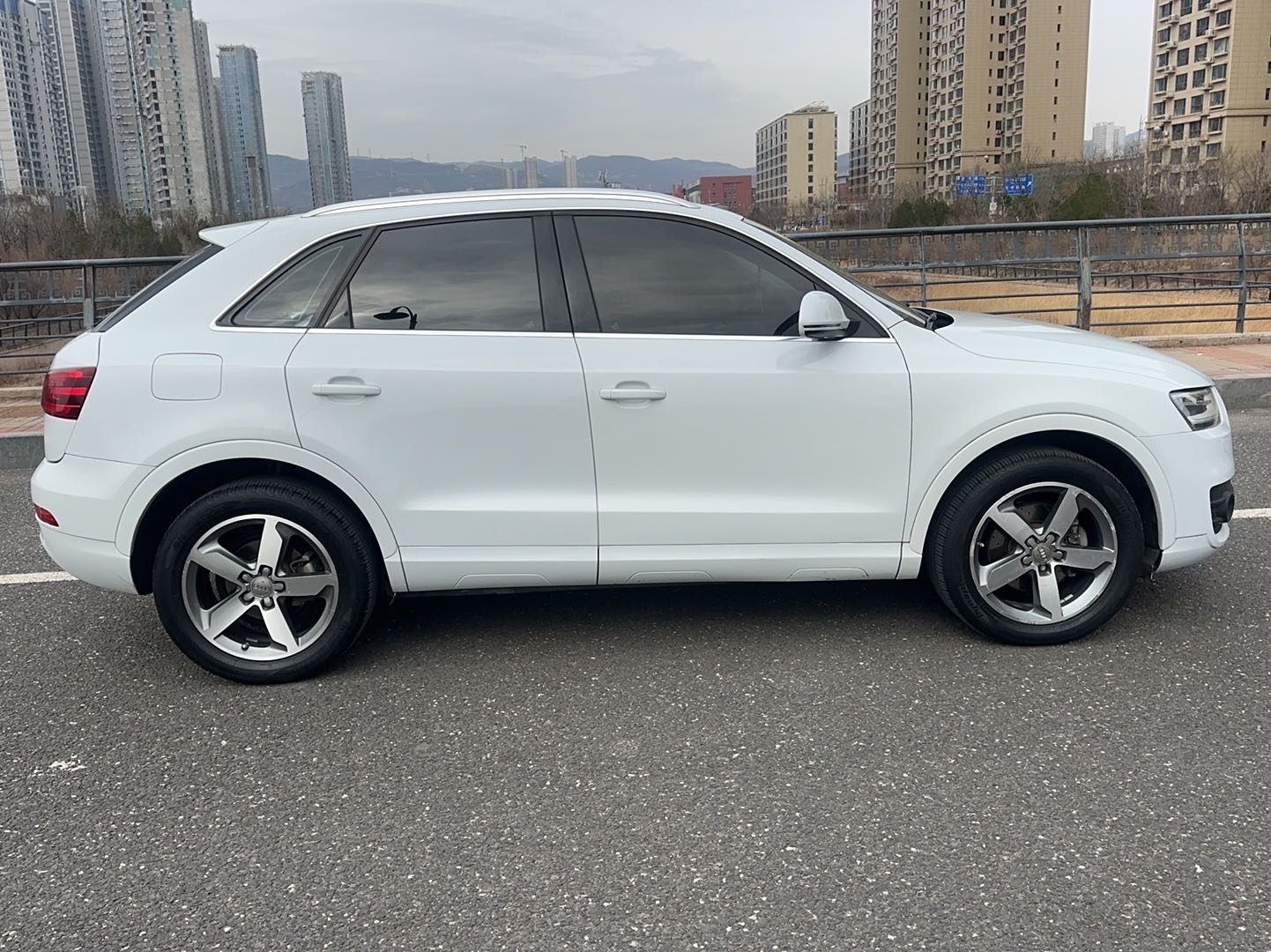 Audi Q3 2015 car image #5
