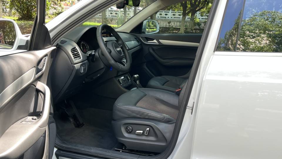 Audi Q3 2018 car image #5