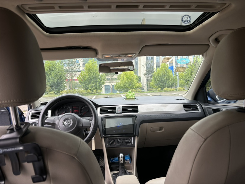 Volkswagen Santana 2014 car image #6