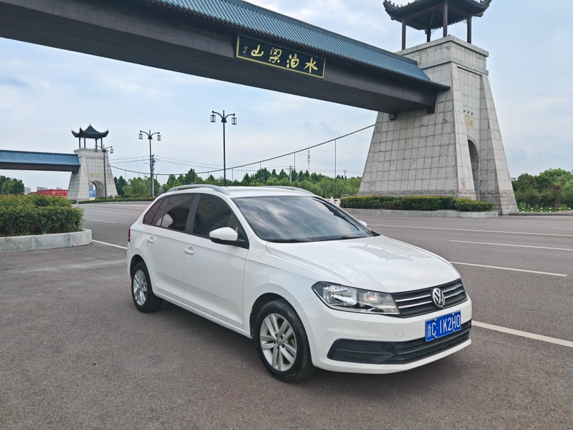 Volkswagen Santana 2018 car image #2