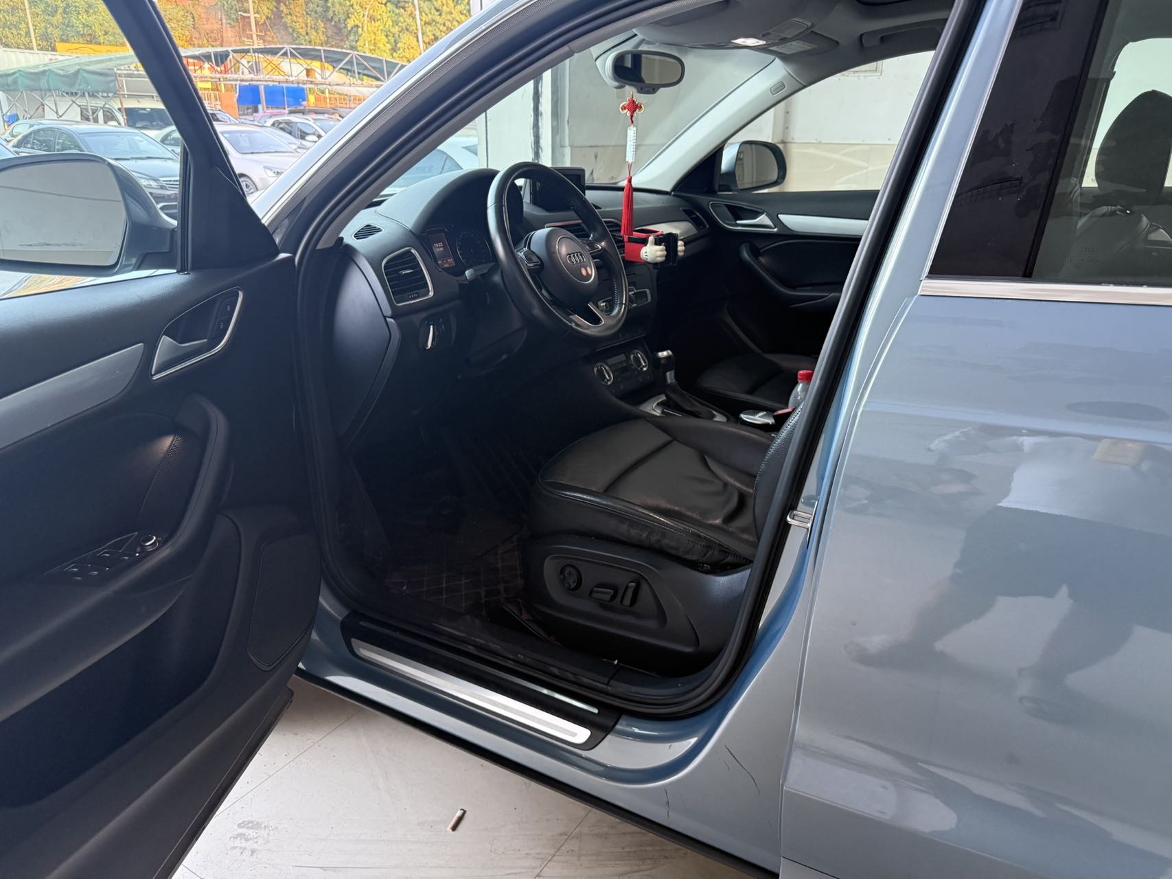 Audi Q3 2015 car image #2