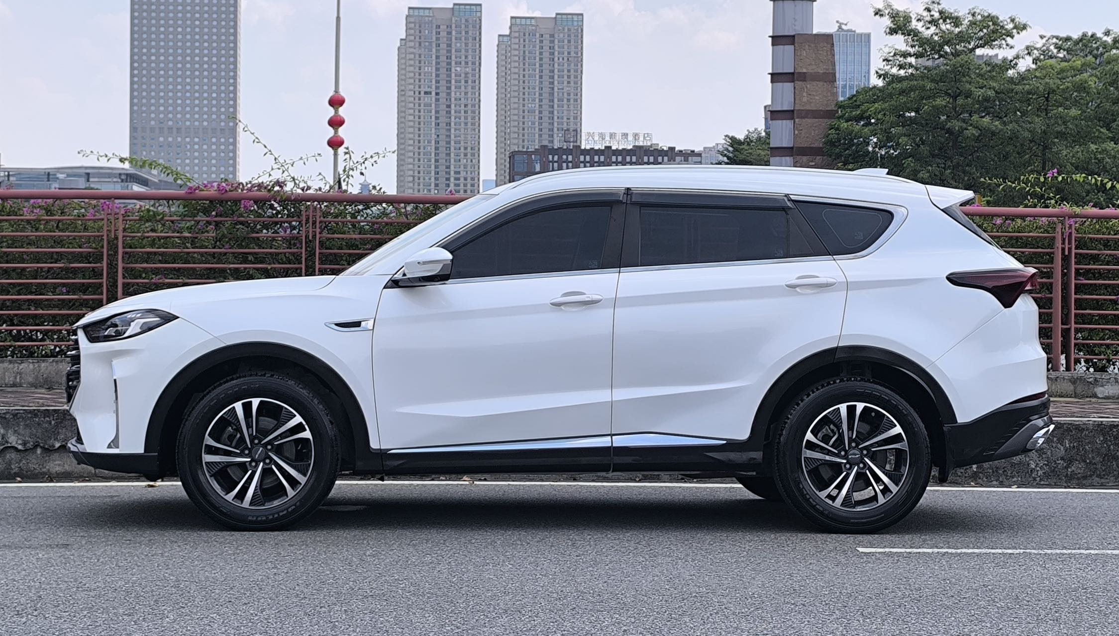 Jetour X70 PLUS 2021 car image #3
