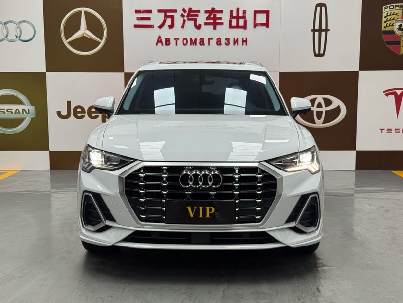 Audi Q3 2022 car image #2