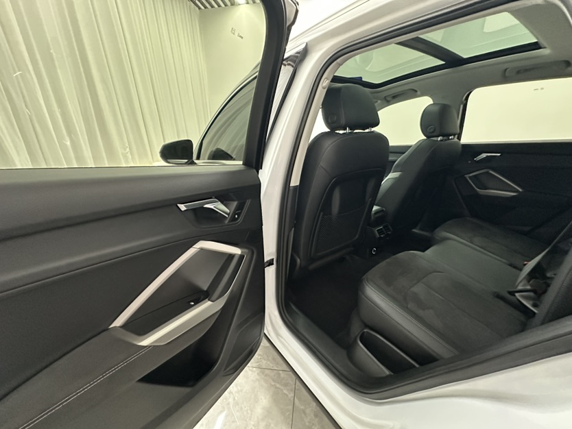 Audi Q3 2022 car image #7
