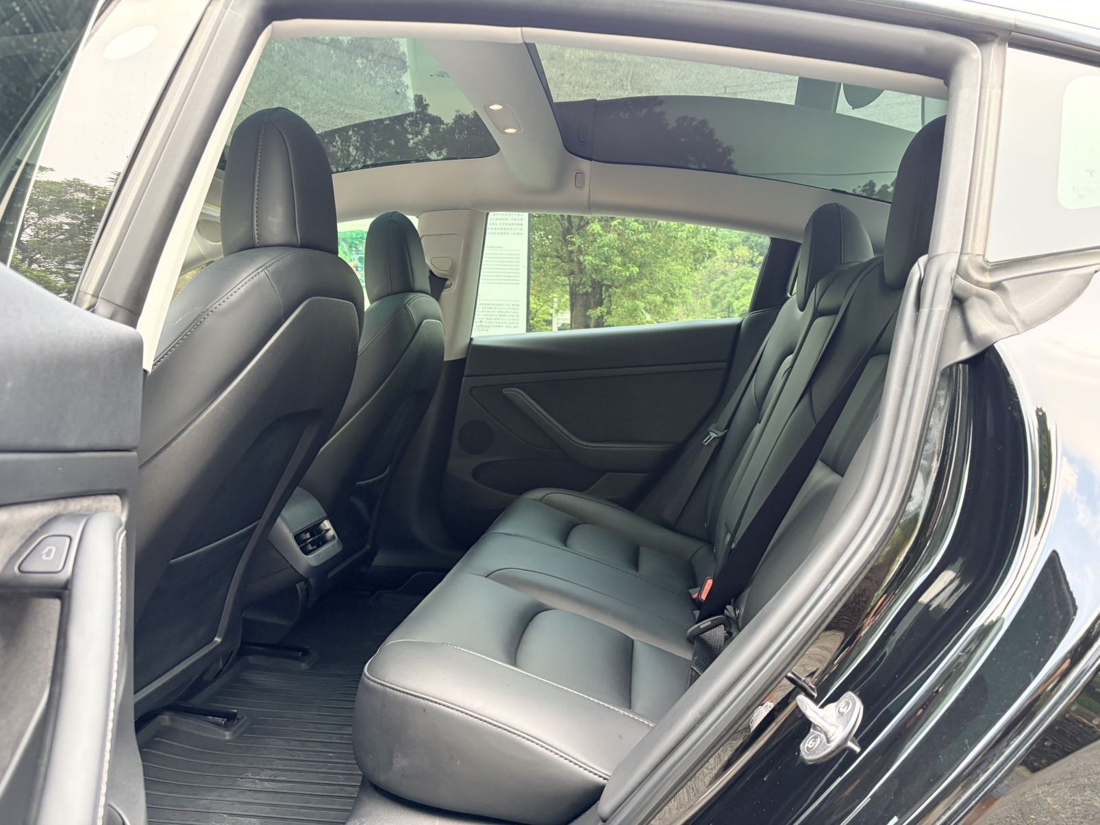 Tesla Model 3 2022 car image #10