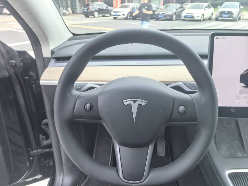 Tesla Model Y 2022 #8 Tesla Model Y 2022 car image #8