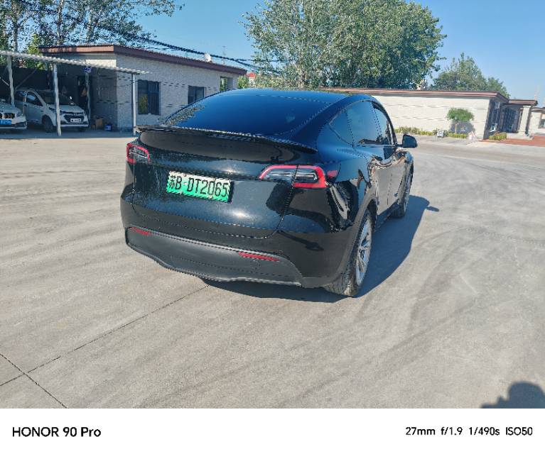 Tesla Model Y 2023 car image #8