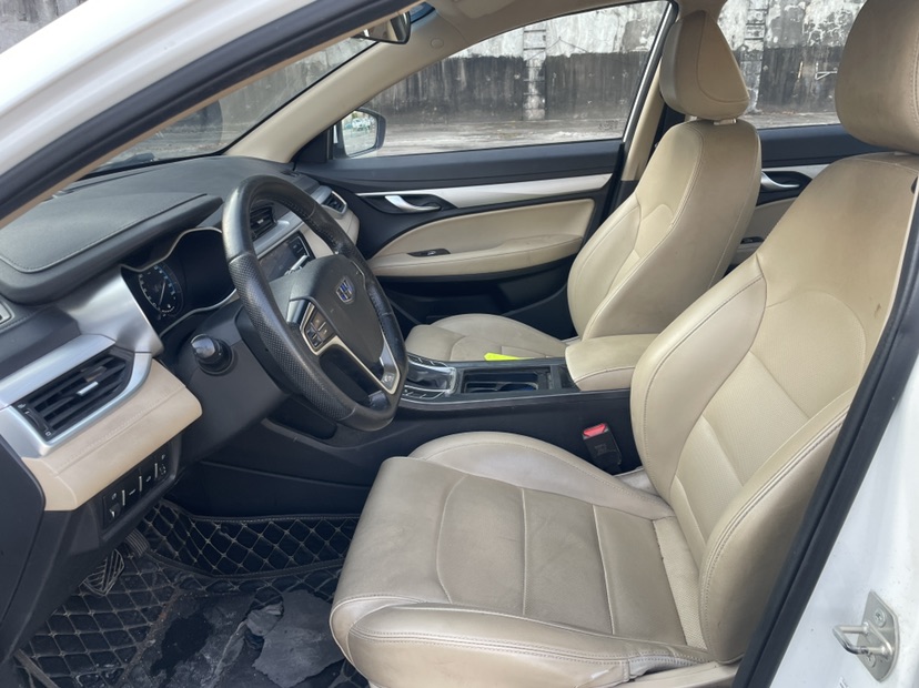 GEELY Emgrand 2019 صورة سيارة #4