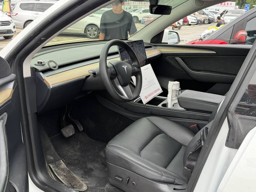 Tesla Model Y 2021 car image #5