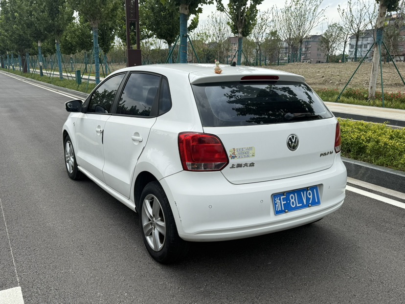 Volkswagen Polo 2011 car image #8