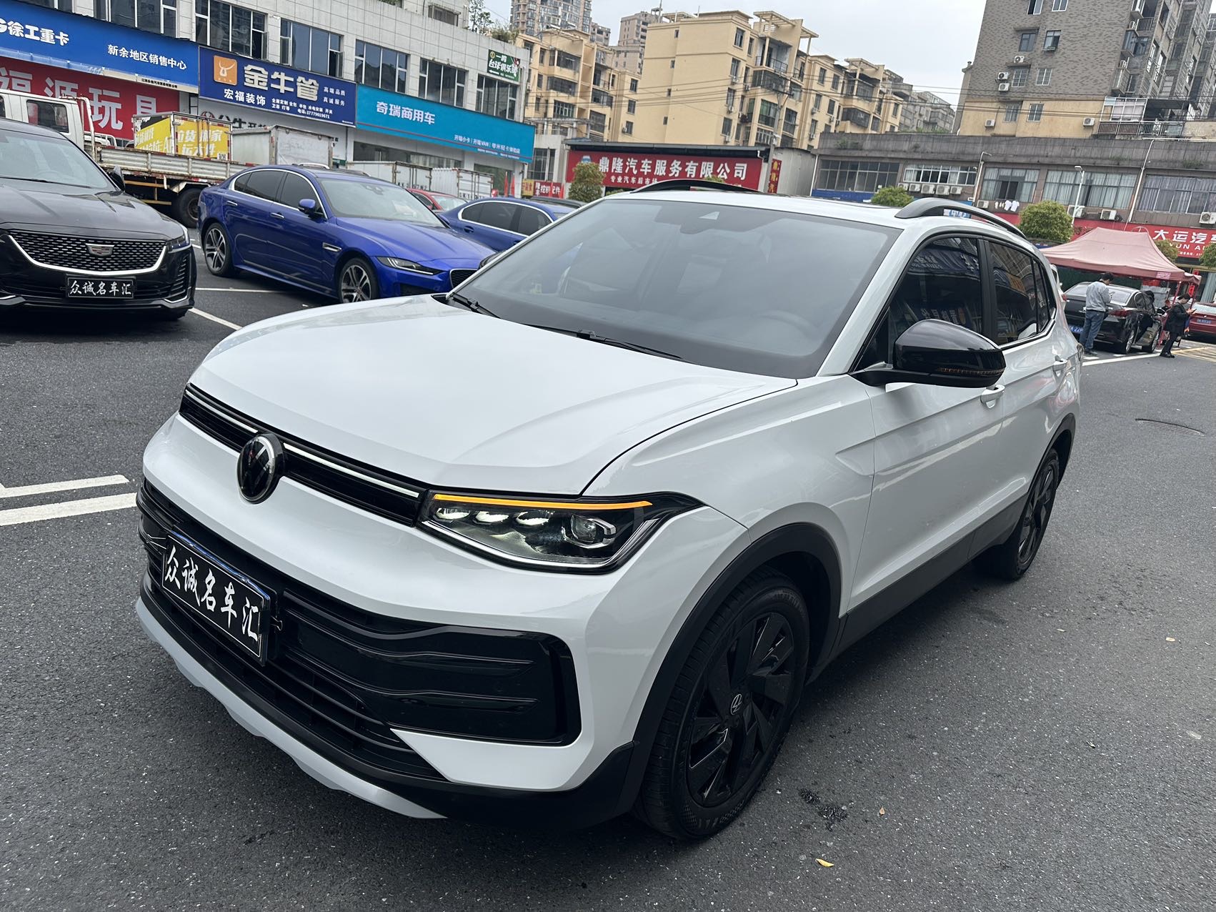 Volkswagen Tharu 2025 car image #2