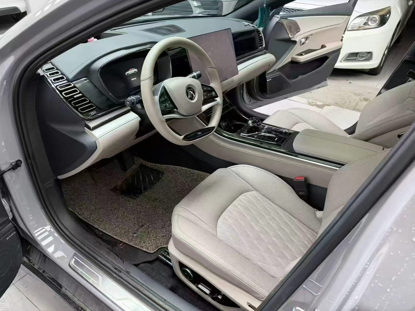 BYD Han 2025 car image #9