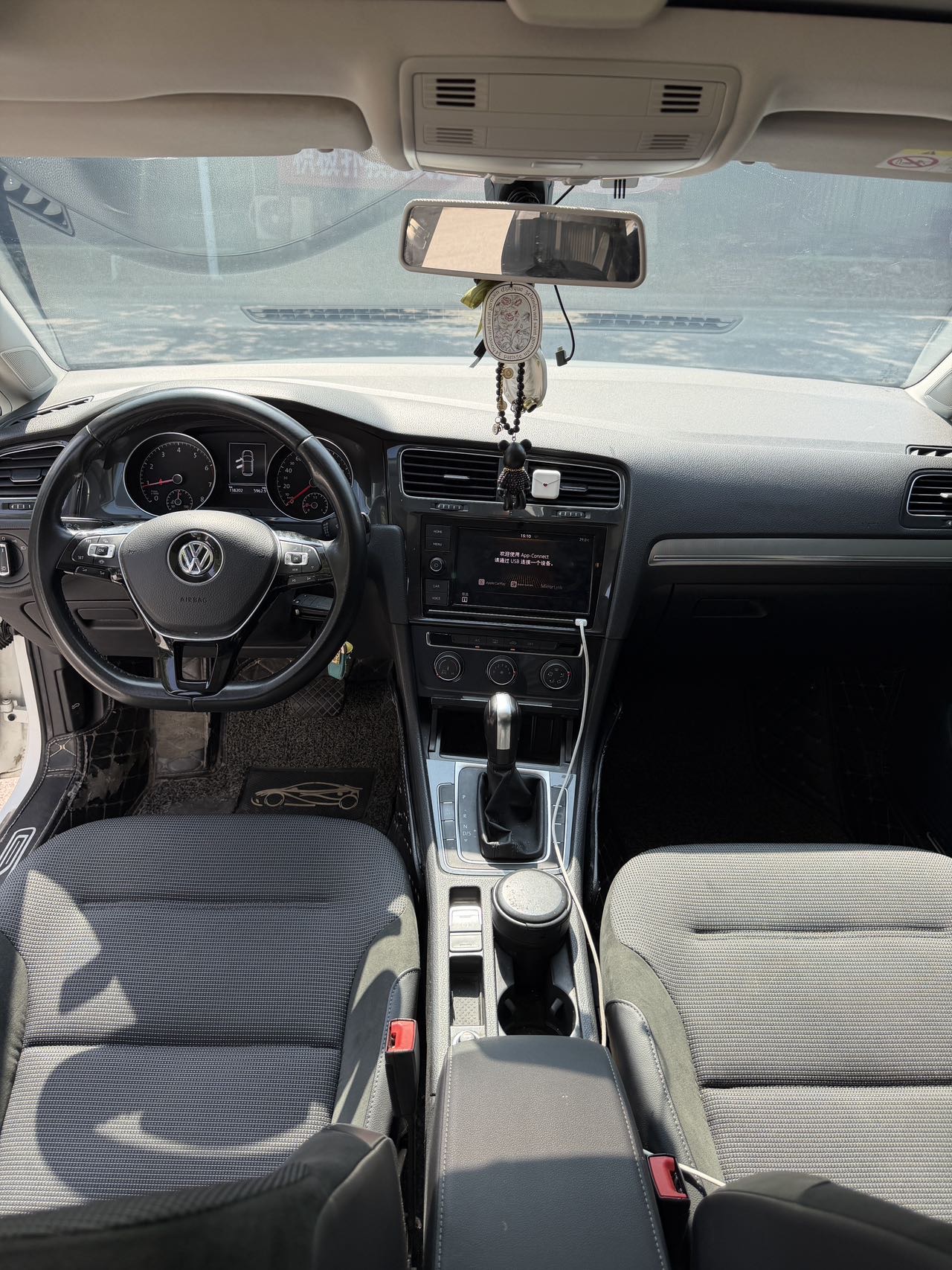 Volkswagen Golf 2020 car image #6