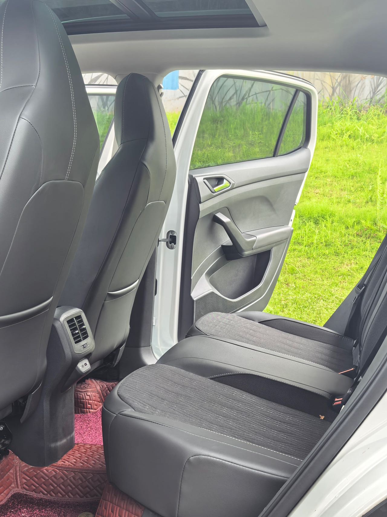 Volkswagen T-Cross 2022 car image #7