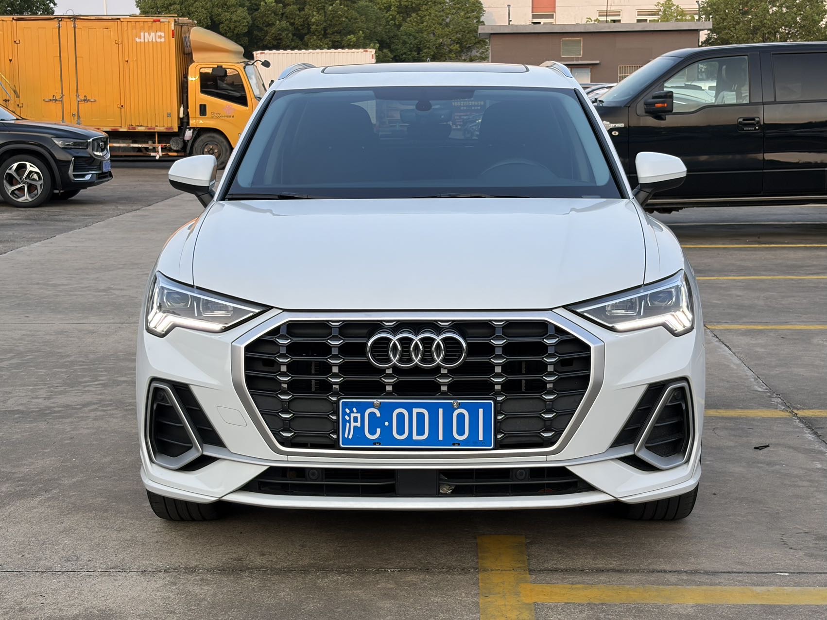 Audi Q3 2022 car image 