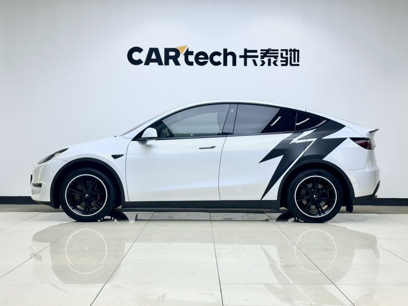 Tesla Model Y 2023 car image #5
