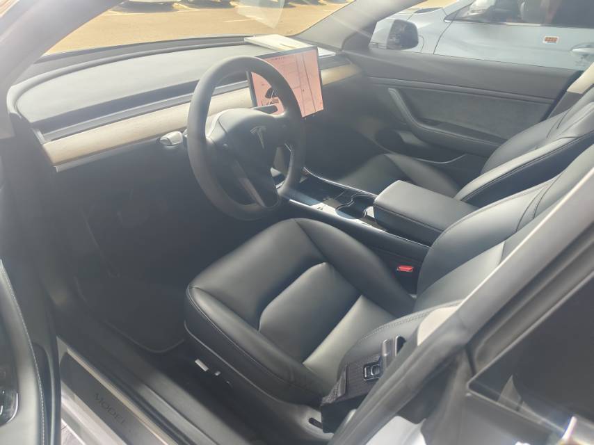 Tesla Model 3 2020 car image #2