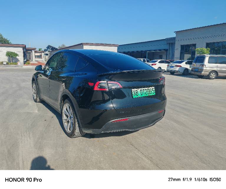 Tesla Model Y 2023 car image #6