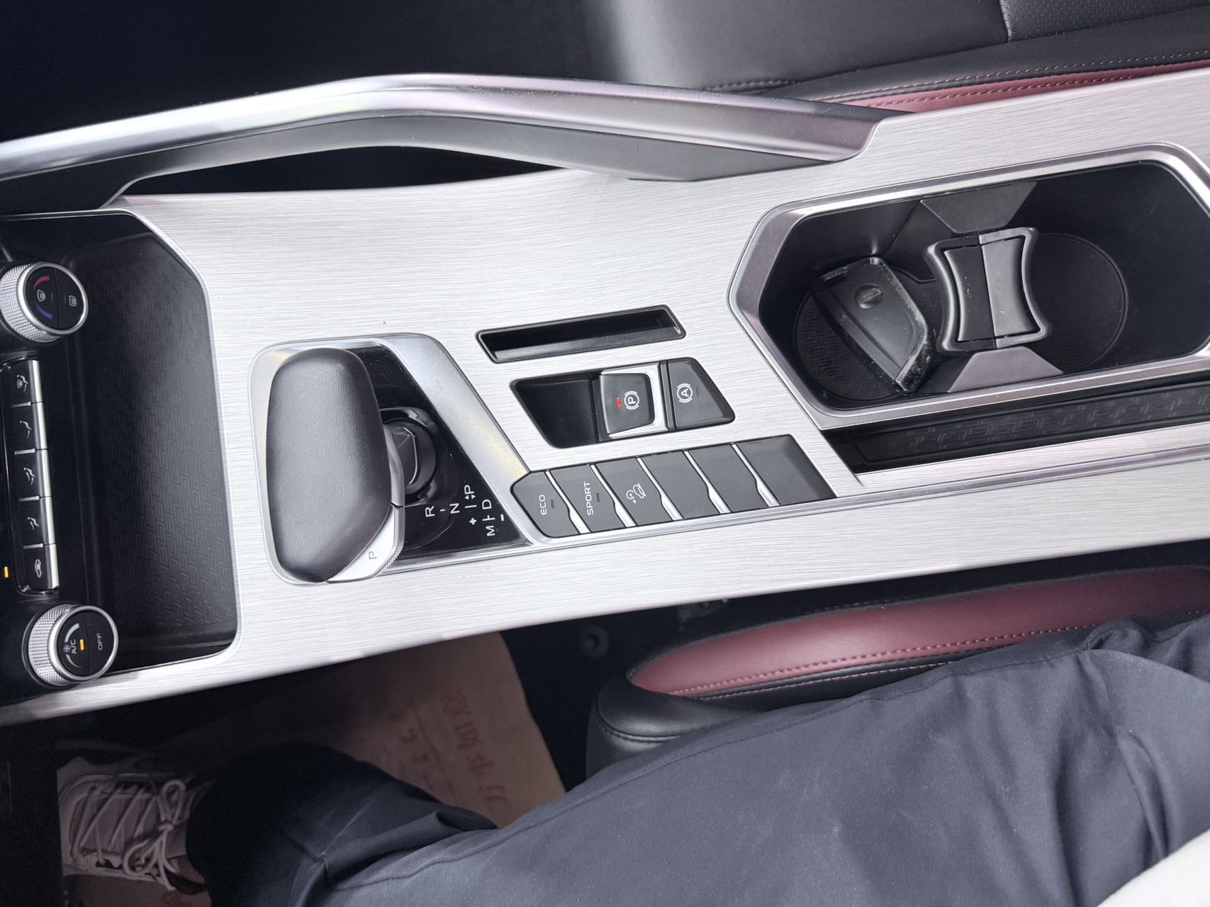 GEELY Coolray 2022 #12 GEELY Coolray 2022 car image #12