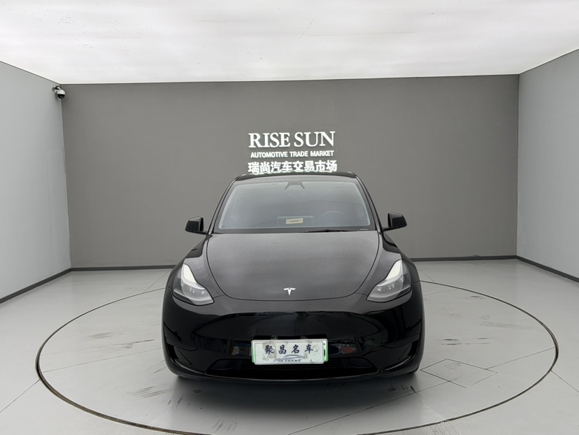 Tesla Model Y 2022 car image #2