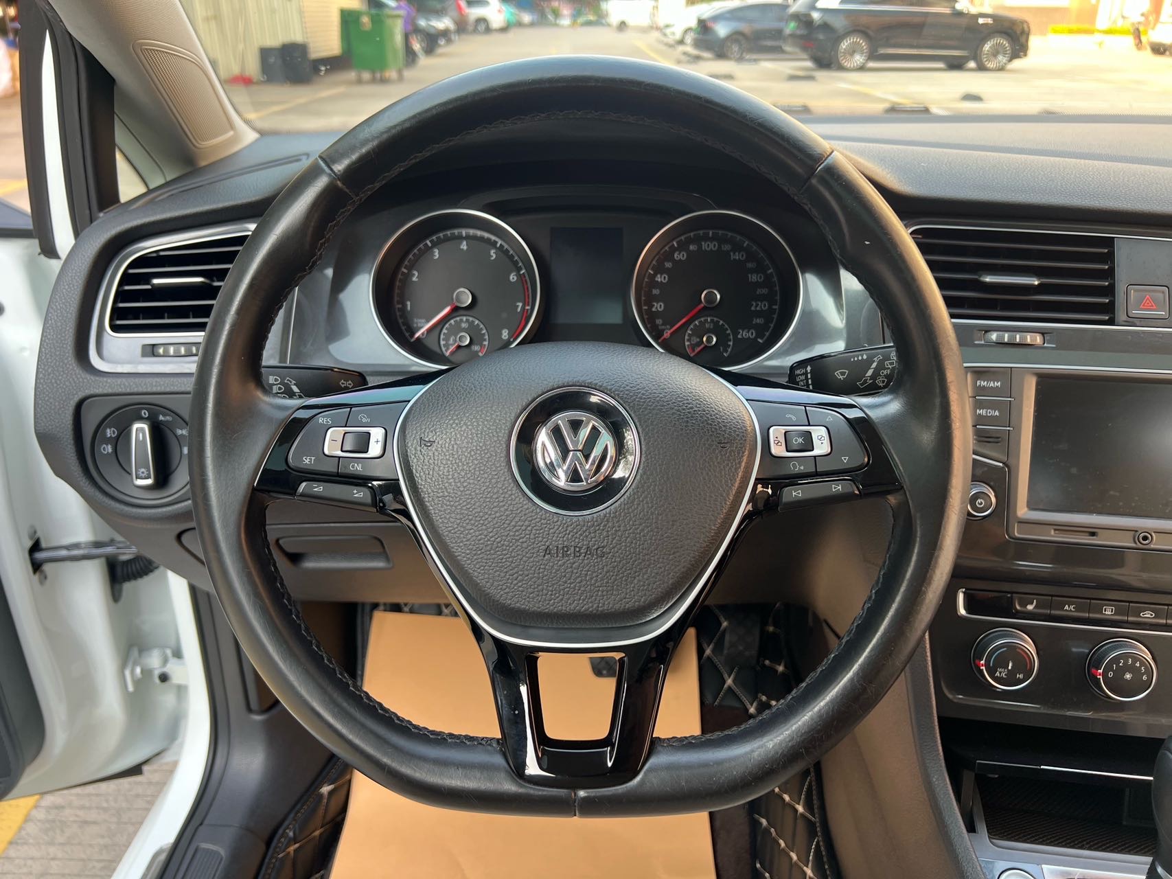 Volkswagen Golf 2017 car image #8