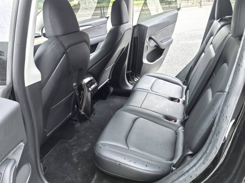 Tesla Model Y 2022 #8 Tesla Model Y 2022 car image #8