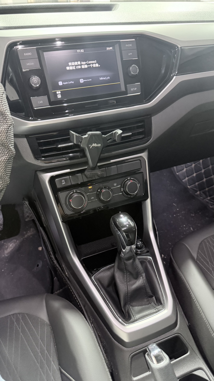 Volkswagen T-Cross 2019 #9 Volkswagen T-Cross 2019 car image #9