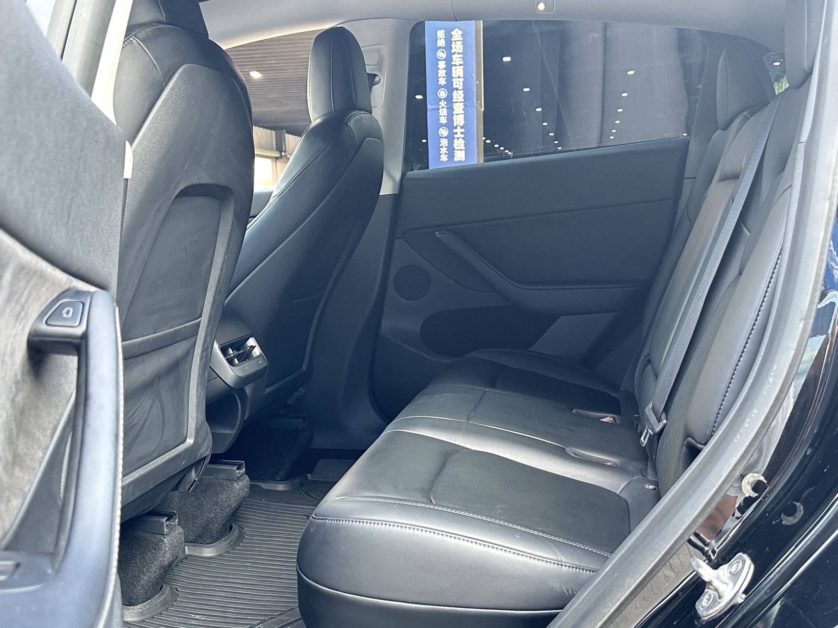 Tesla Model Y 2022 car image #13