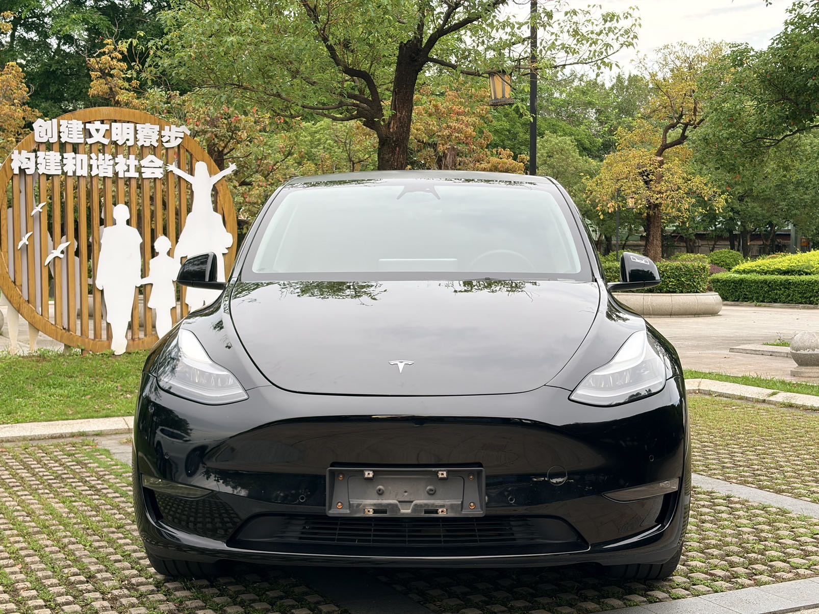 Tesla Model Y 2022 car image #2