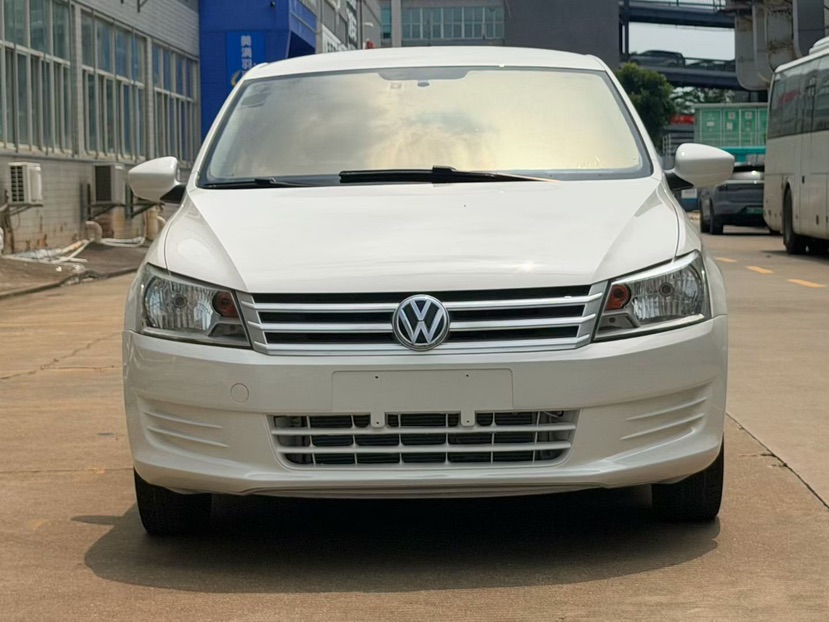 Volkswagen Santana 2015 car image #2