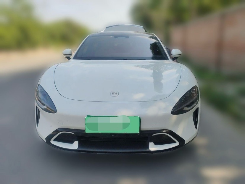 MI SU7 2024 immagine di auto 