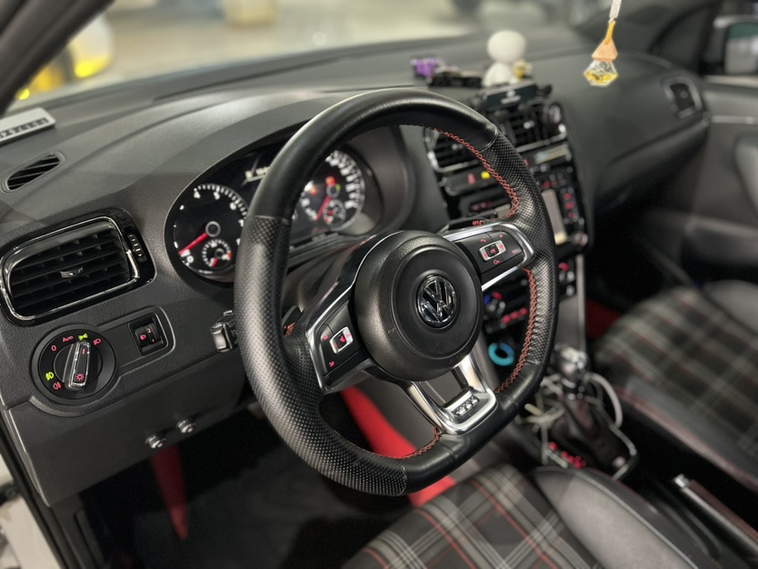 Volkswagen Polo 2016 car image #4