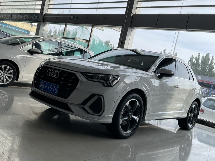 Audi Q3 2023 Audi Q3 2023 immagine di auto