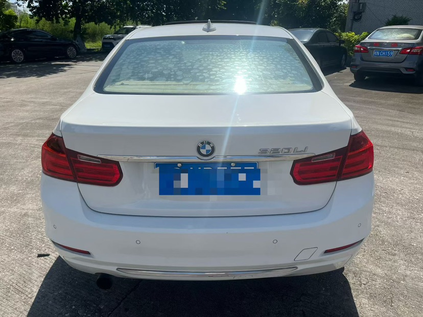 BMW 3 Series 2012 car image #8