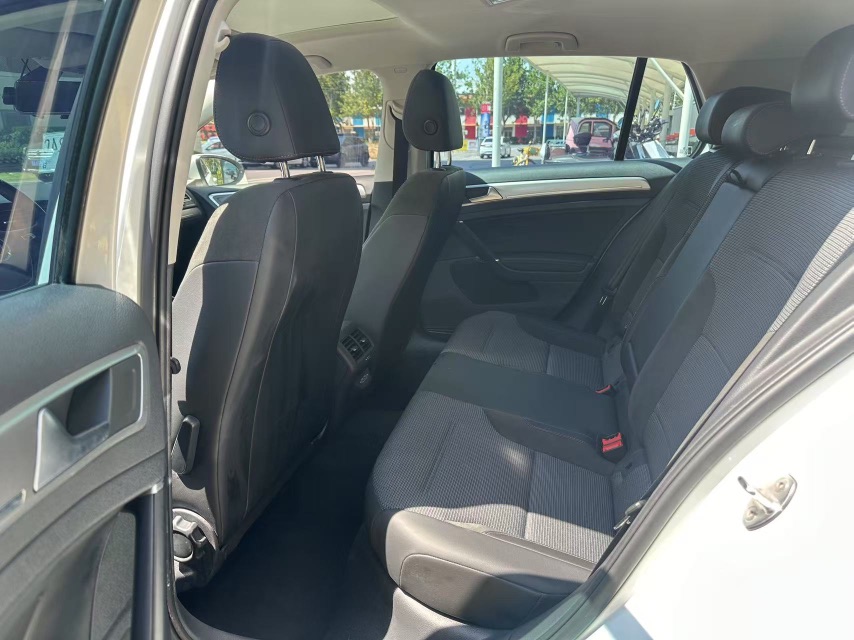 Volkswagen Golf 2020 car image #4